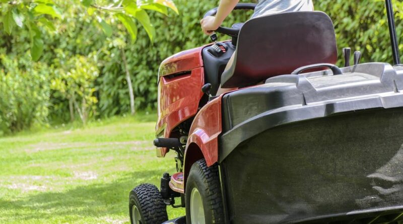 Traktory ogrodowe – wygodne rozwiązanie dla miłośników uprawy roślin
